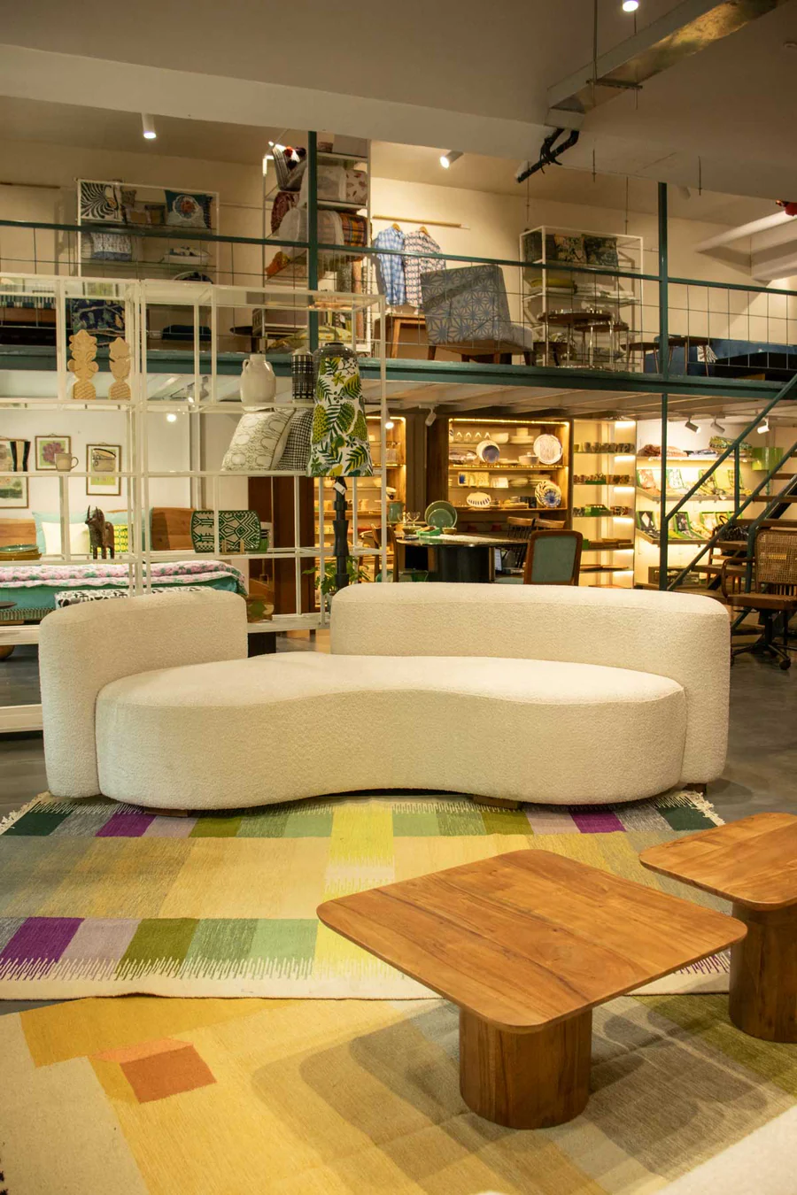LOOSE FURNITURE
